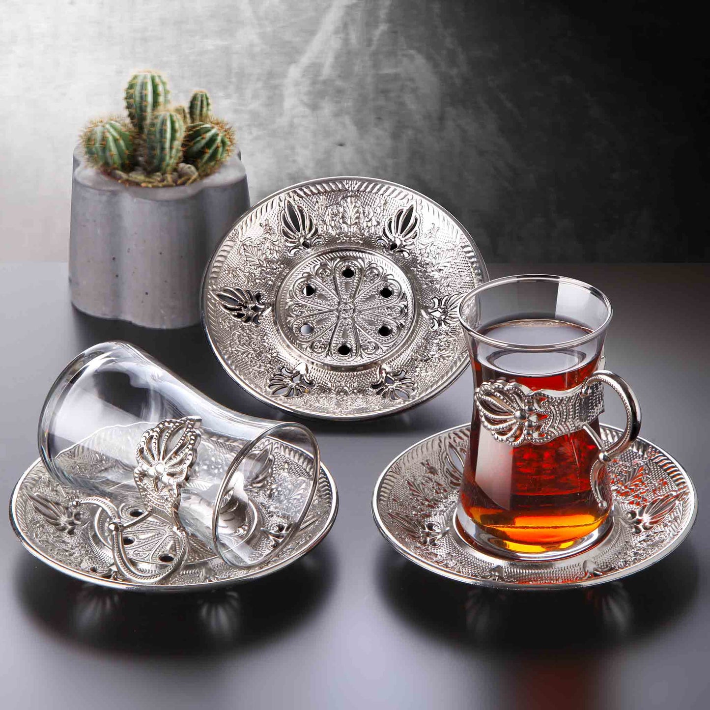 18 pcs. Tea Set Gold / Silver