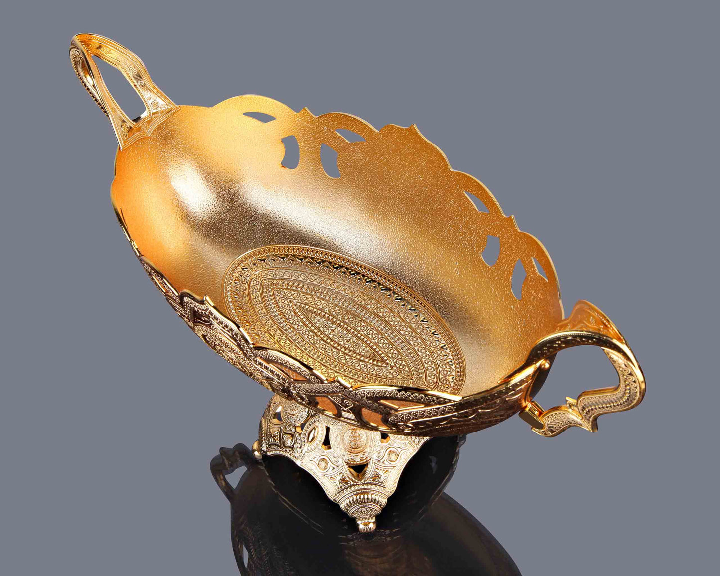 Serving Bowl with Handle and Stand Gold / Silver