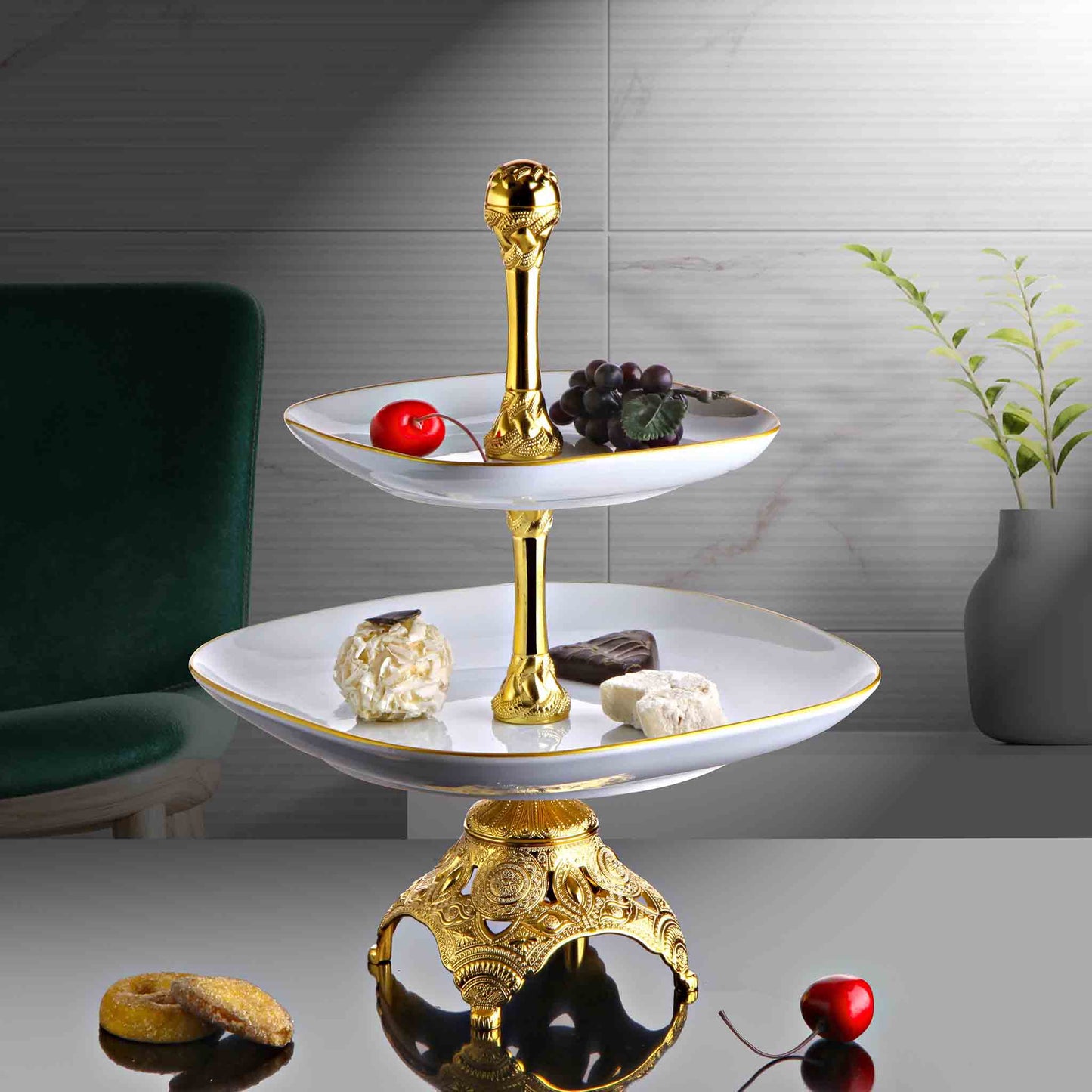 Triple Porcelain Cookie Stand Gold / Silver